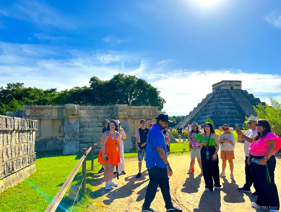 Koloniale Straße in Valladolid besucht auf der Chichen Itza, Cenote und Valladolid Tour