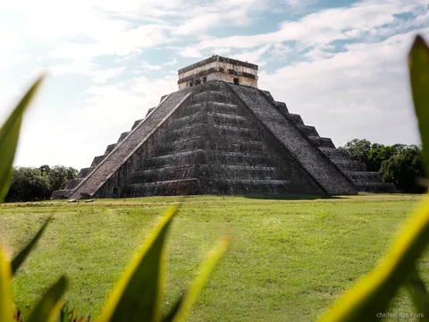 Zertifizierter Guide leitet die Chichen Itza Führung vor Ort