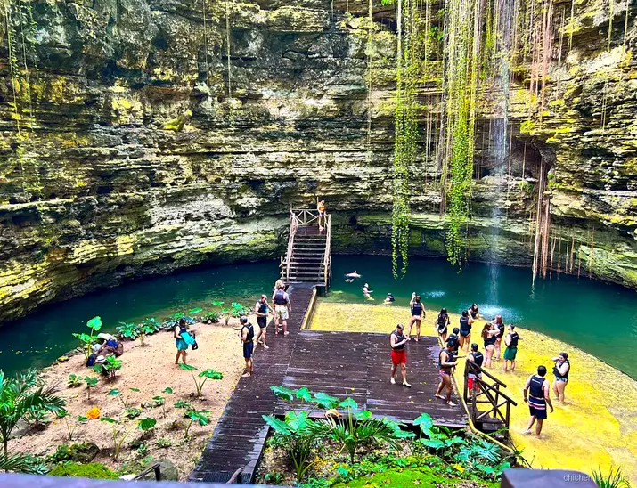 Ritiro dell'autobus per l'escursione a Chichen Itza dagli hotel di Cancun