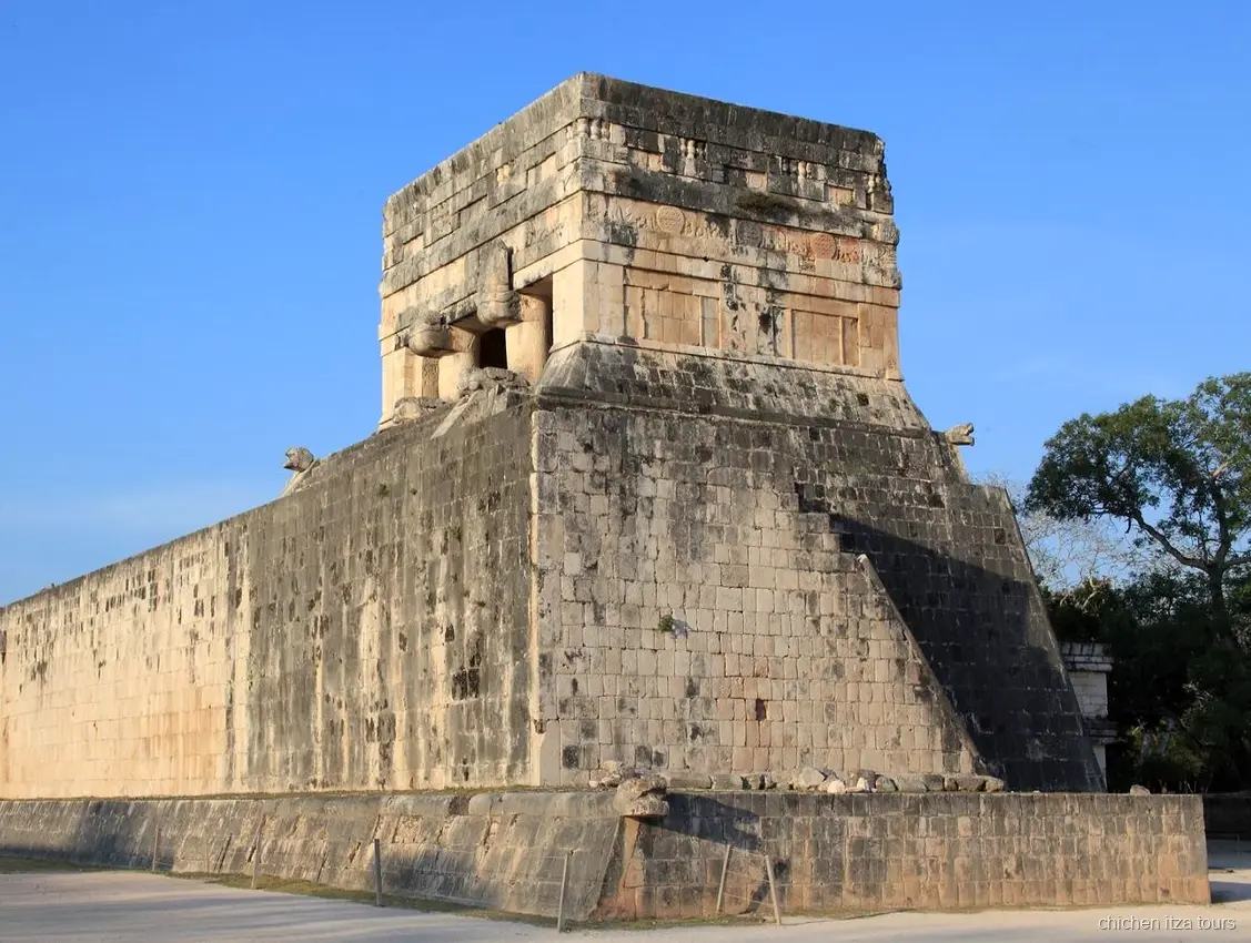 Yellow colonial buildings in Izamal on the Chichen Itza tour from Merida