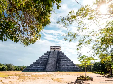 Parada en la Valladolid colonial en el tour de un día de Tulum a Chichén Itzá