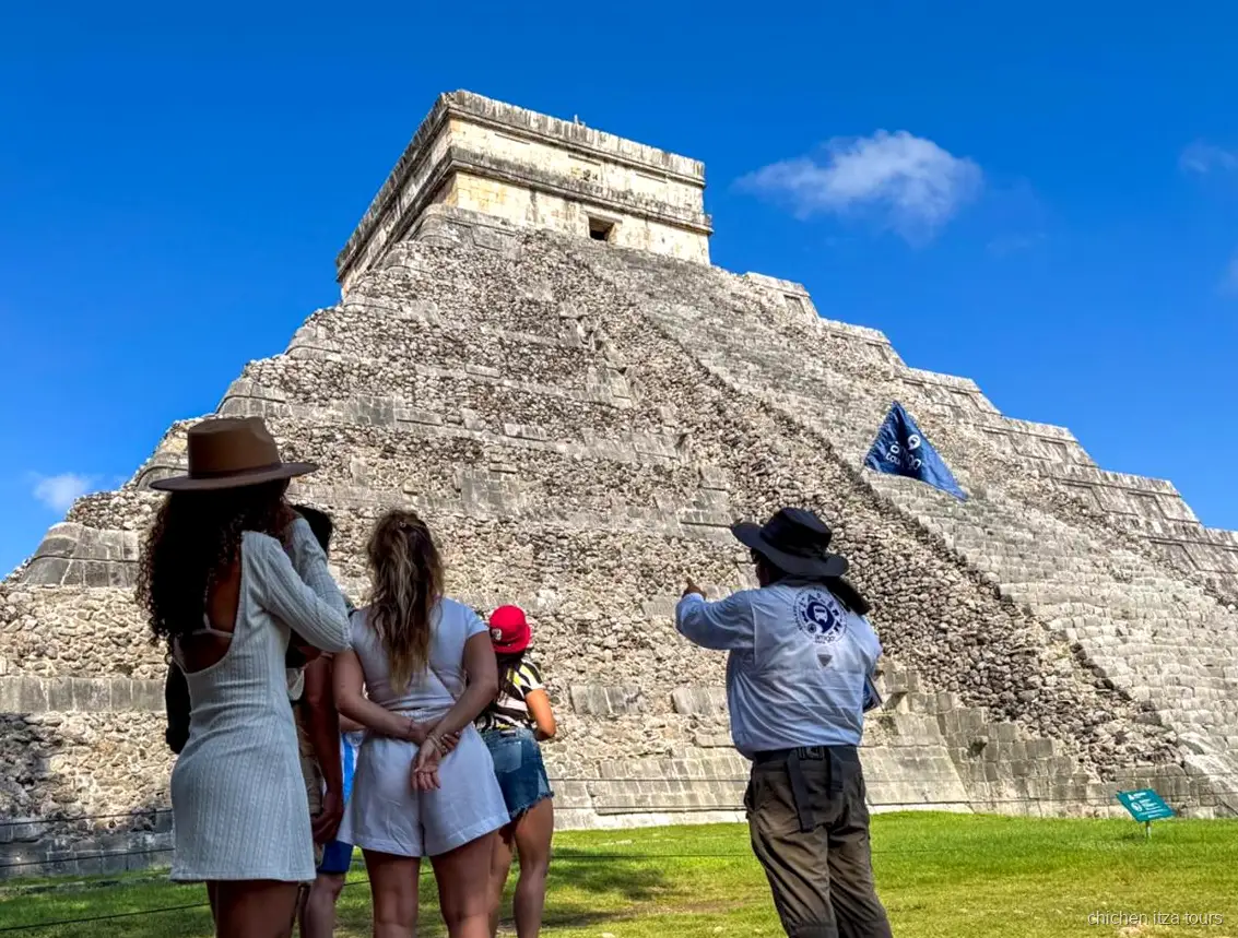Almuerzo buffet incluido en la excursión de un día a Chichén Itzá, Ek Balam y cenote